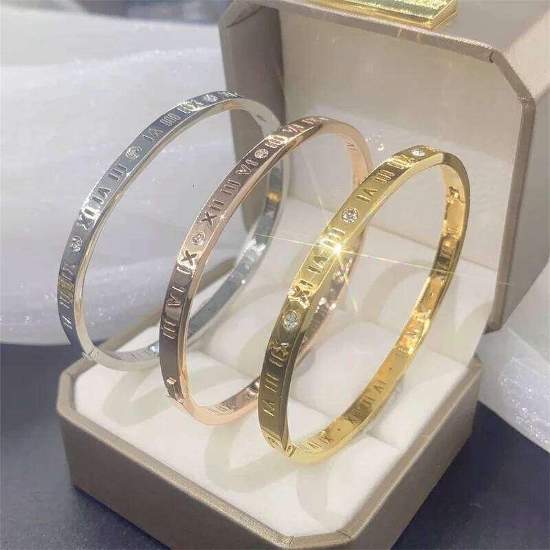 Stainless Roman Numeral Women's 18k Gold Titanium Steel Set with Zircon Bracelet for women Gift Jewelry Z260123
