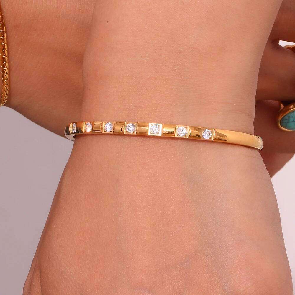 E.B.belle Fashion 316L Stainless 18K Gold Plated Tarnish Free Bangles For Women Rhinestone women's hand bracelets Z260123