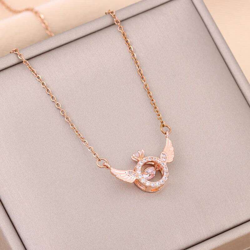 New In Romantic Beating Heart Series Wings Pendant Necklaces For Women Light Luxury Female Neck Chain Ladies Wedding Jewelry Z260123