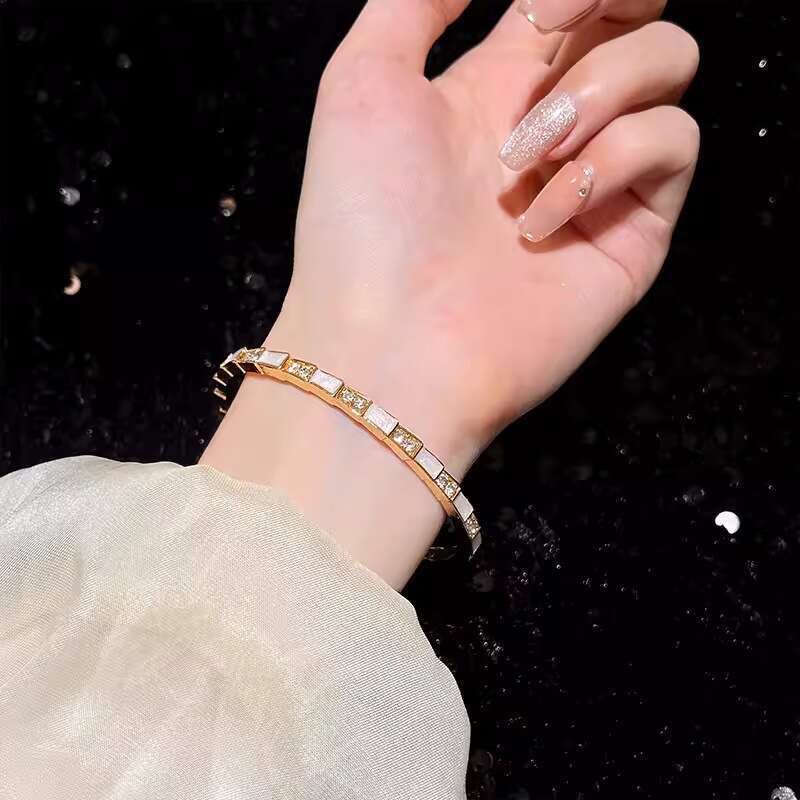 Black Gold Four-Leaf Clover Bracelet Women, Light Luxury Niche Exquisite Snake-Shaped Sparkling Diamond Flower Bangle High-End Feel New for 2026