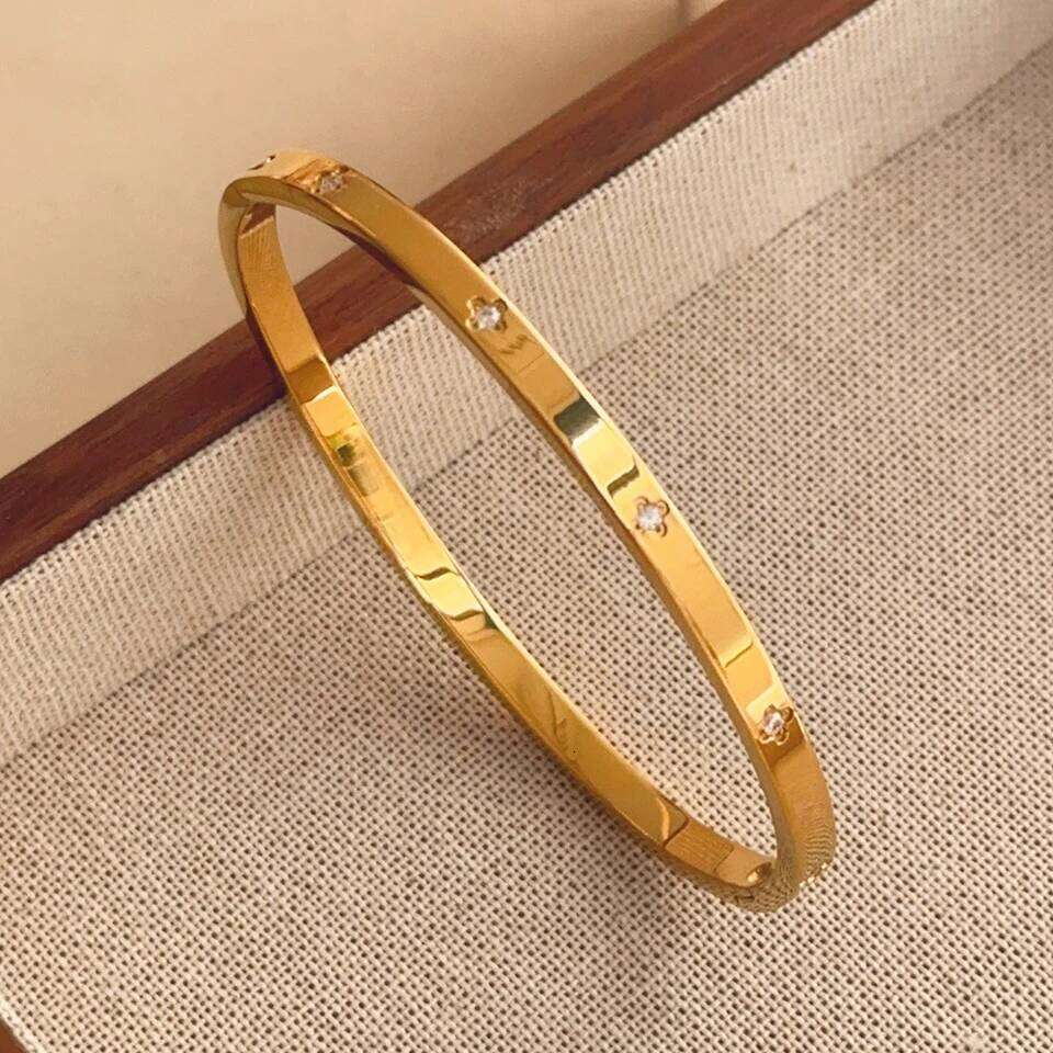 ZAKOL Simple Stainless Steel Zircon Inlaid Bracelet Bangle for Women Buling CZ Crystal Minimalist Fashion Jewelry Gift Z260123