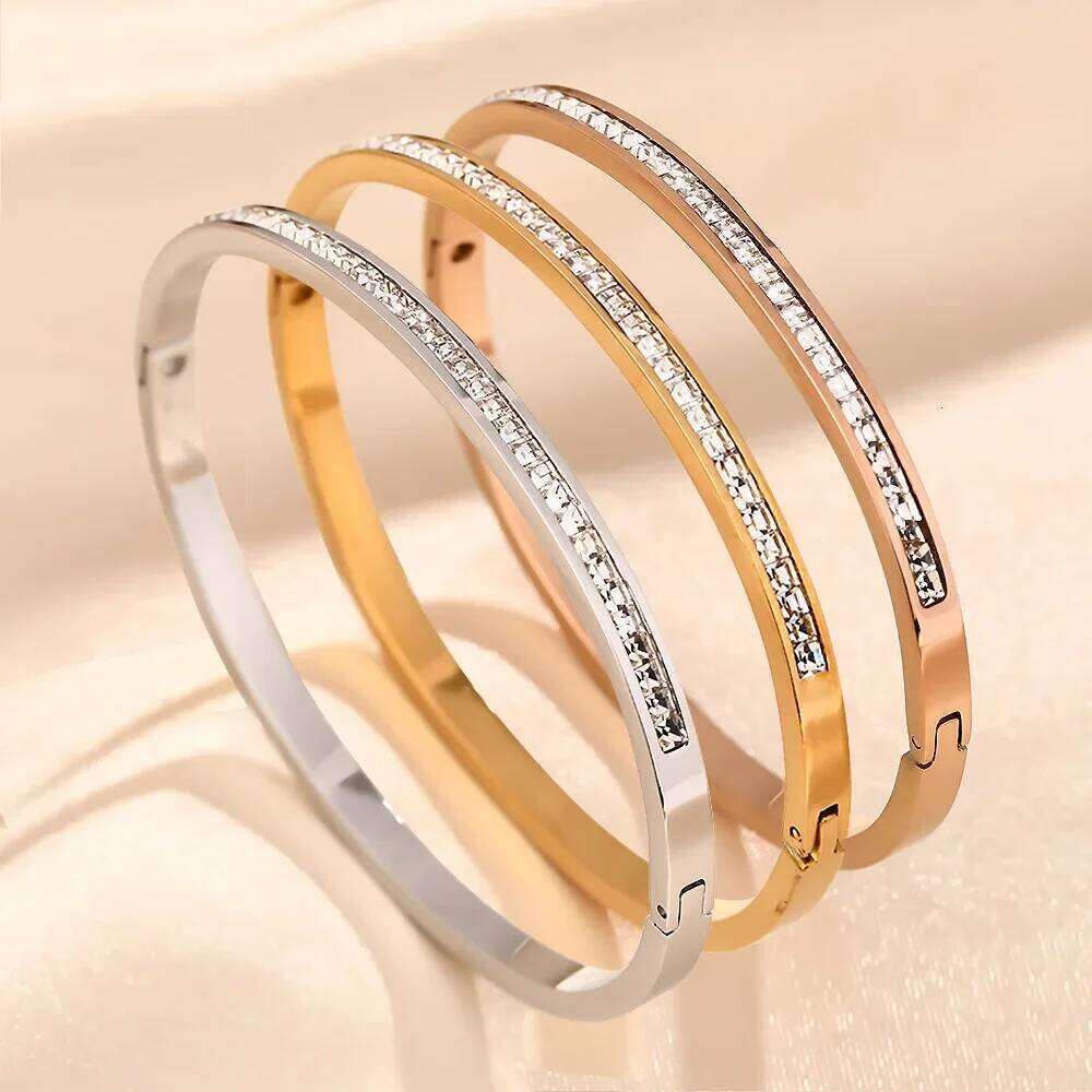 Fashion Stainless Steel Skyful Star Colourfast Bracelets for Women Bangle Light Luxury Paty Jewelry Gift Accessories Z260123