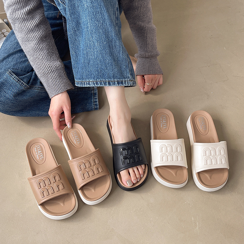2026 Wear thick-soled fashion platform mid-heel slippers women's versatile non-slip beach