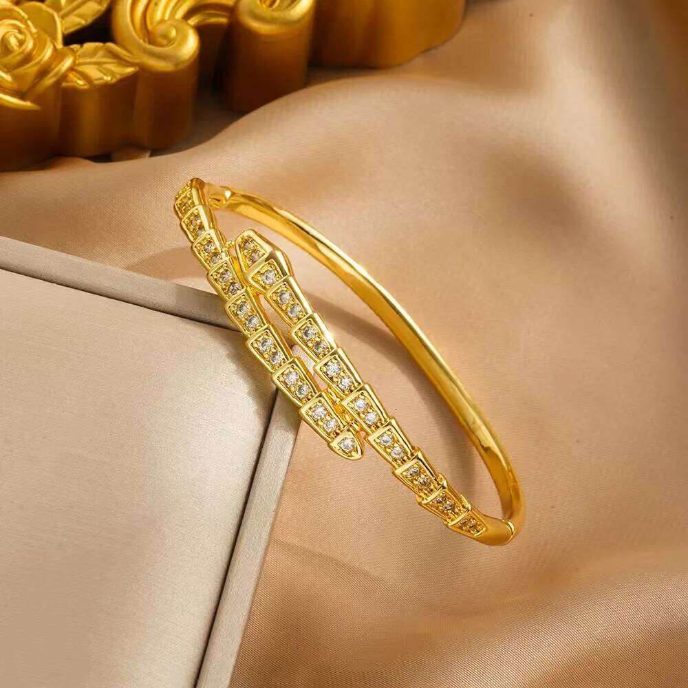 1 Open-Design Simple and Stylish Women's Bracelet Fashion Jewelry, Perfect Gift for Girlfriend on Special Occasions Z260123