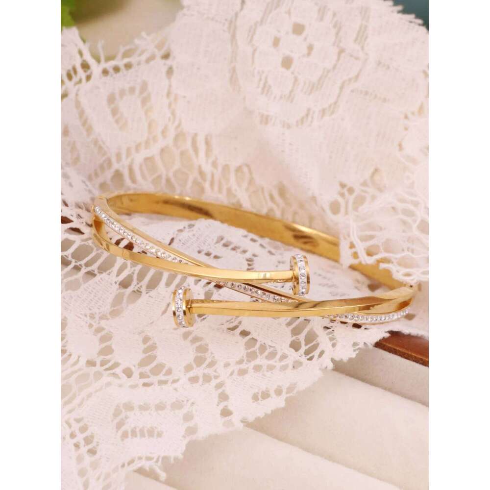 A Titanium steel fashion women's bangle Z260123