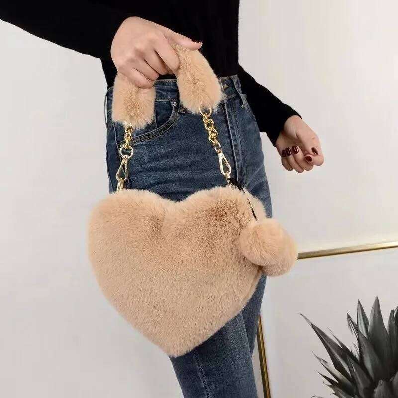 Faux Fur Heart-shaped Women Small Handbags Fluffy Plush Ladies Chain Shoulder Bag Fashion Female Furry Daily Clutch Purse Z260124