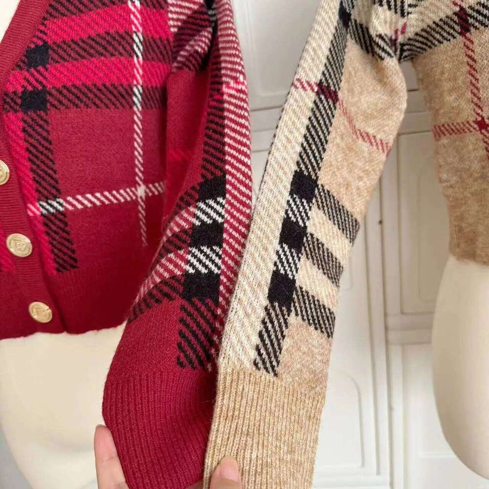Autumn Winter Women Casual Vintage Plaid Designer Fashion Knitting Long Sleeve V-Neck Cardigans Fashion Elegant Single Breasted Ladies Sweater