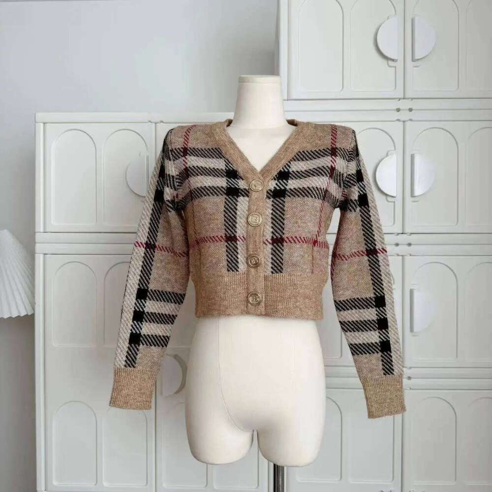 Autumn Winter Women Casual Vintage Plaid Designer Fashion Knitting Long Sleeve V-Neck Cardigans Fashion Elegant Single Breasted Ladies Sweater