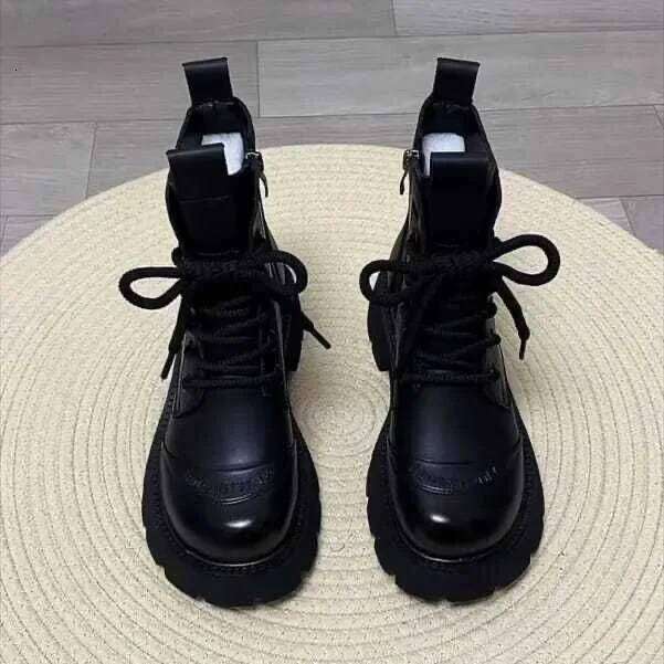 Women's Flats Platform Designer Fad Sport Shoes for Woman Ankle 2026 Winter New Trend Retro Motorcycle Boots Mujer