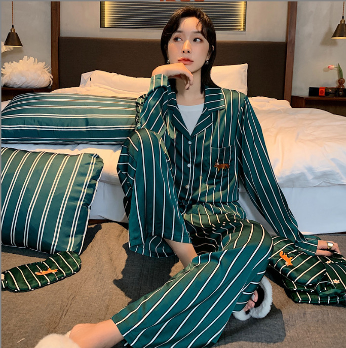 B1359-Elegant Womens Homewear Collection with Lovely Red Hearts Print