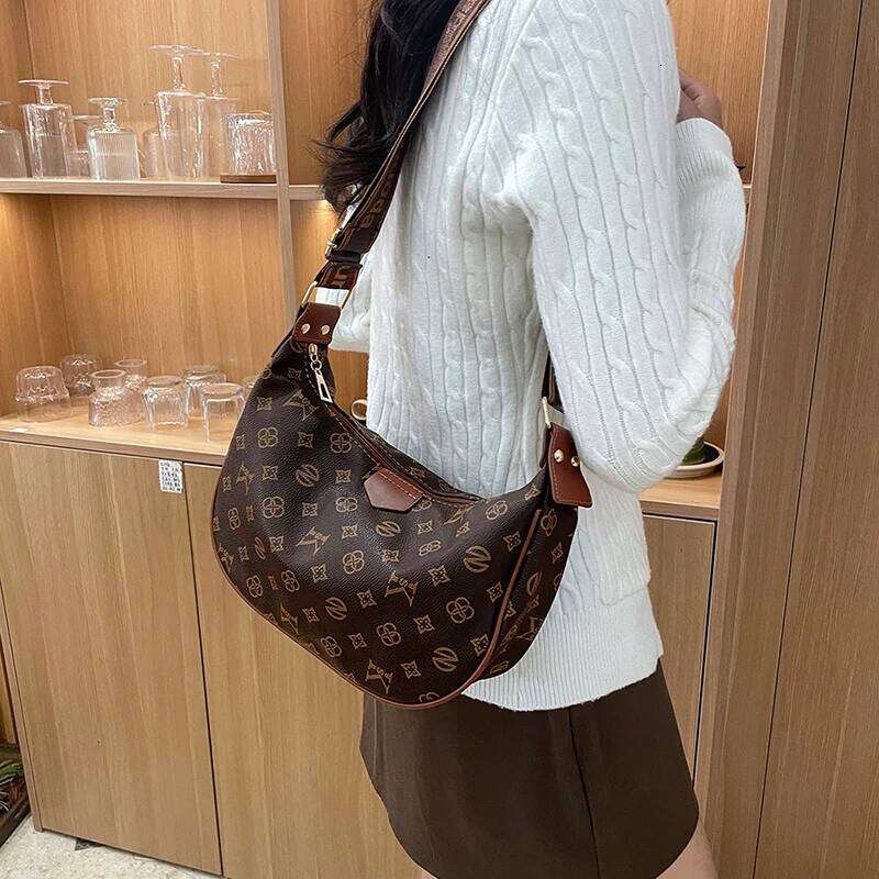 Fashion Large Capacity Soft Leather Handbag for Women with Grid Star Elements Dumpling Bun Bag Autumn Winter Daily Use Z260124