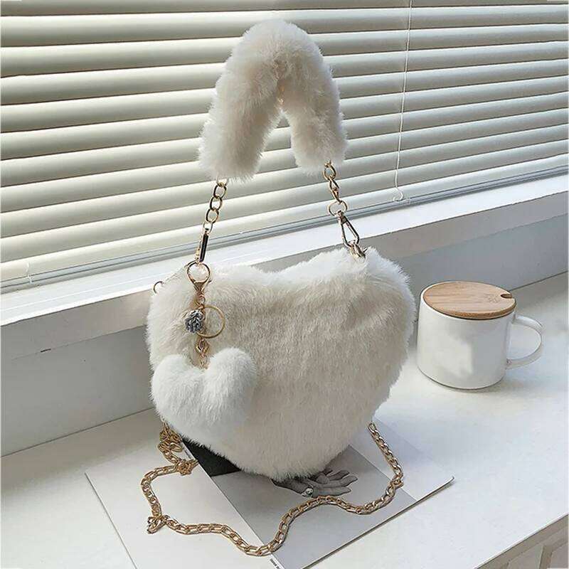 Faux Fur Heart-shaped Women Small Handbags Fluffy Plush Ladies Chain Shoulder Bag Fashion Female Furry Daily Clutch Purse Z260124