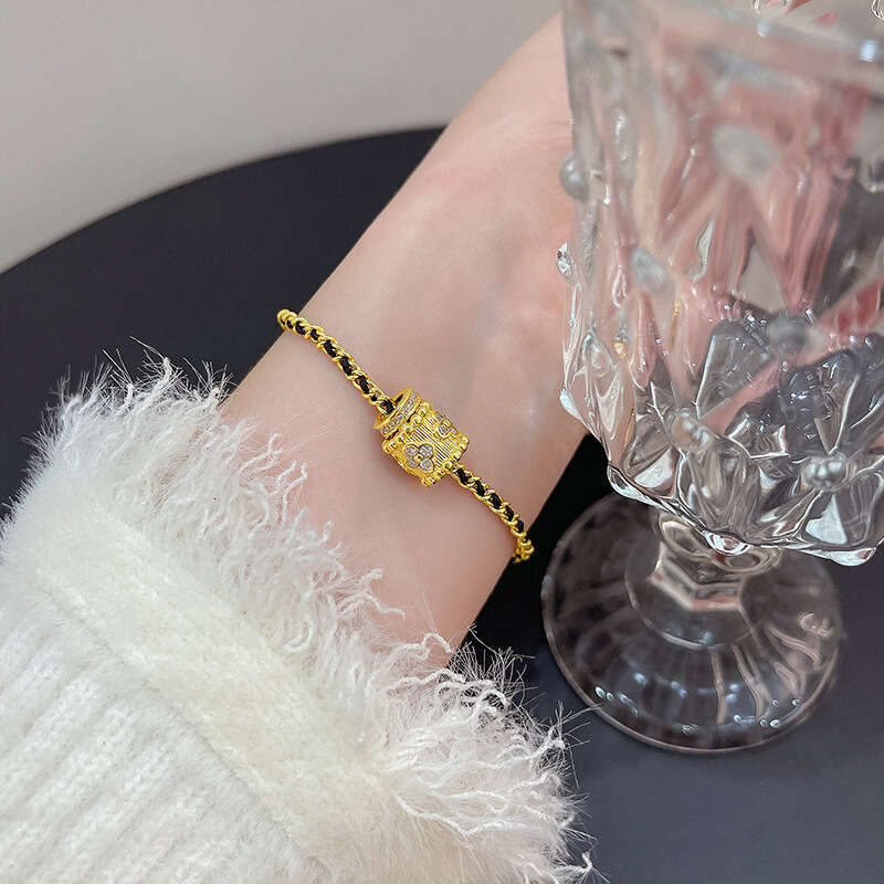 Retro Black Leather Woven Small Waist Fashionable Exquisite High-End Versatile Flower Bracelet