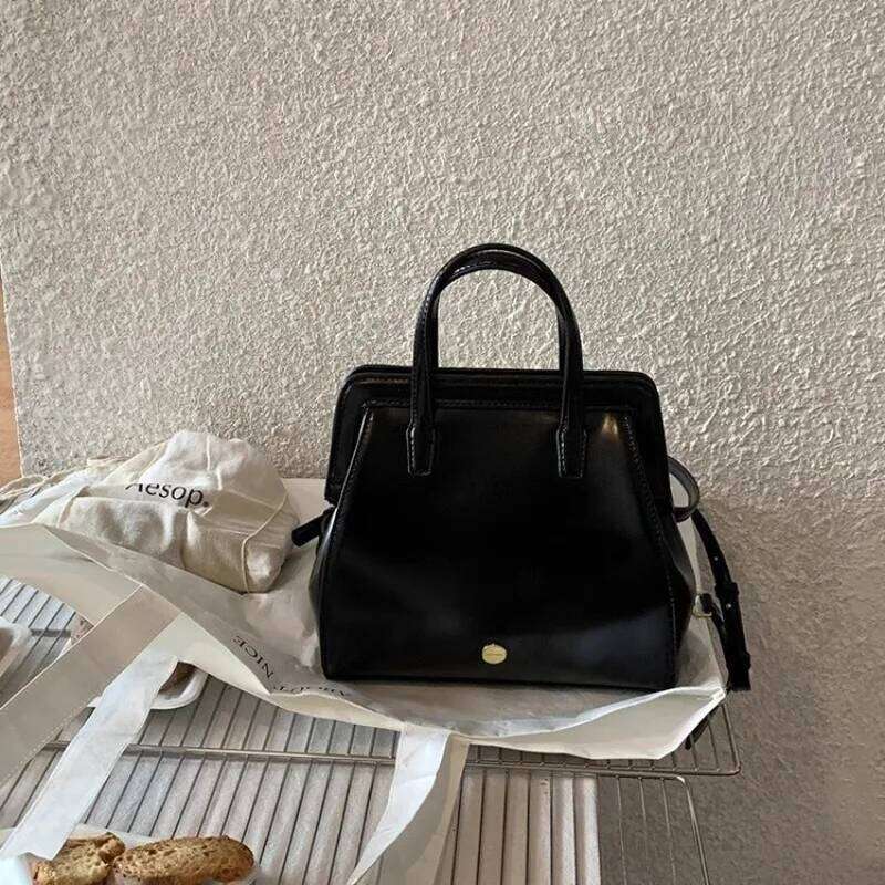 Autumn and winter women's bags clip niche retro black backpacks trendy handbags Z260124