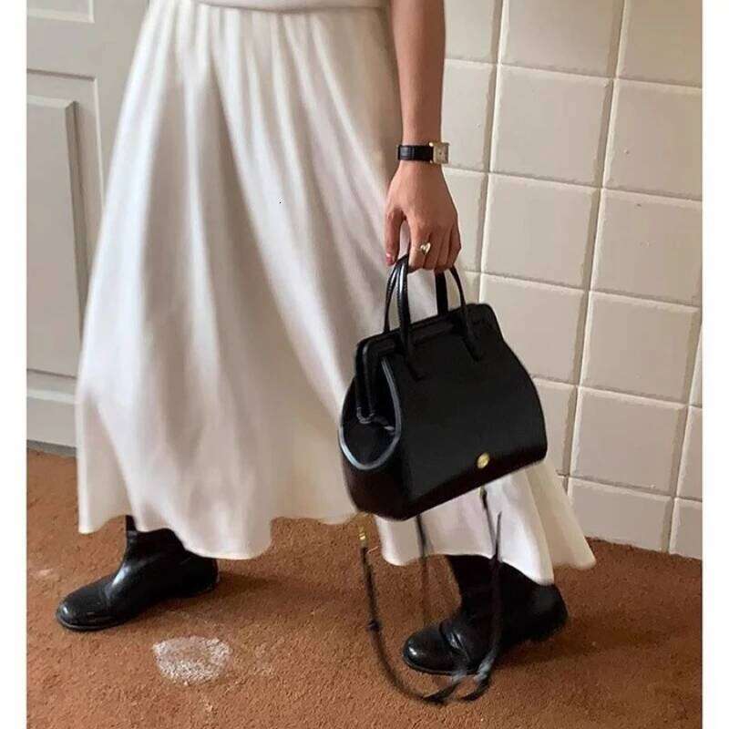 Autumn and winter women's bags clip niche retro black backpacks trendy handbags Z260124