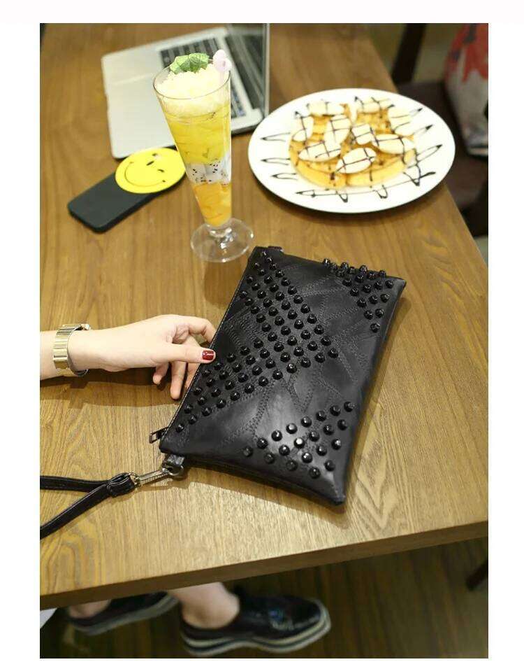 Rivet Punk Envelope Clutch PU Leather Studded Wristlet Handbags Women Hand Trend Black Shoulder Bag Retro Crossbody Bags
