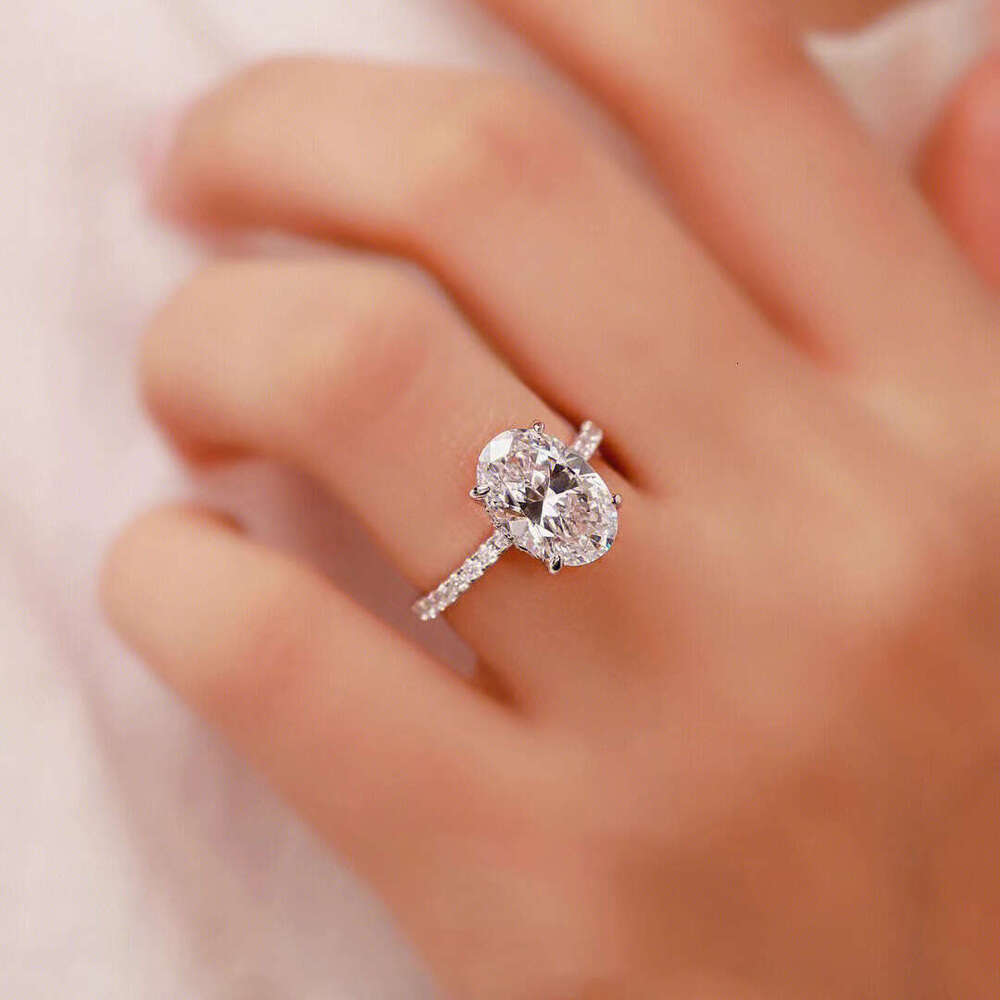 Luxury Four-Prong Moissanite Ring Oval-Cut Pigeon Egg Women's Ring Fashionable Luxury Holiday Gift