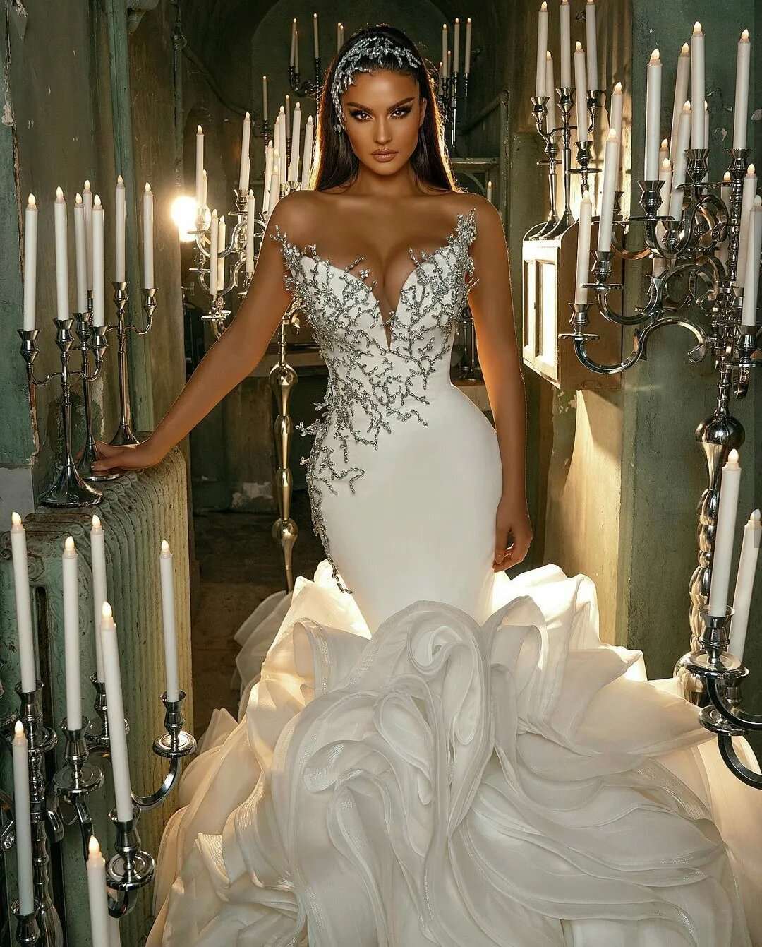 Gorgeous Mermaid Wedding Dresses Crystal Strapless Sleeveless Bride Dress Sexy Ruffles Ruched Sweep Train Bridal Dress Customized