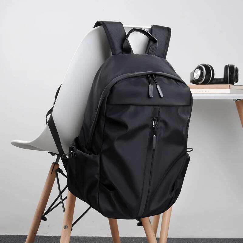 Simple solid color backpack with laptop compartment and USB charging port, suitable for travel, commuting, school, business Z260124