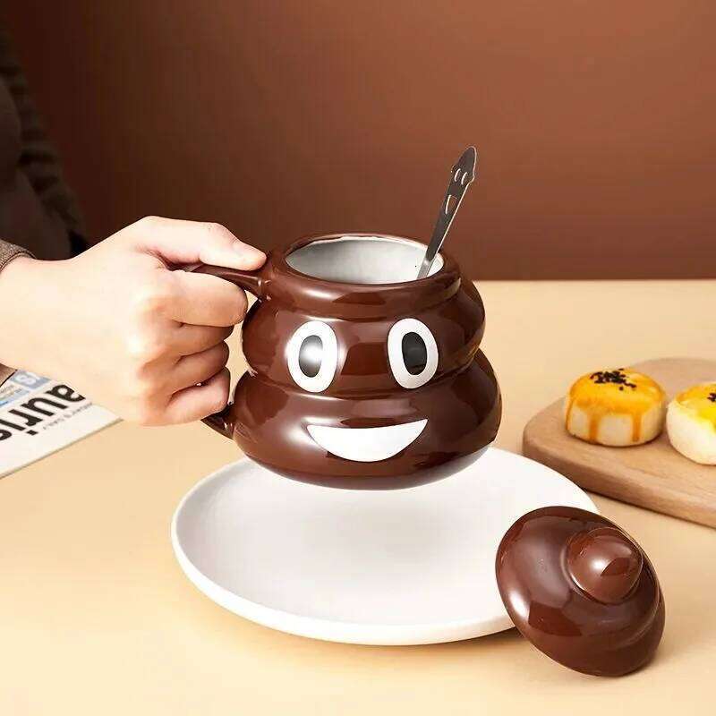 Perfect Gift Enthusiasts Creativity Ceramic Coffee Humorous Poop Shaped Mug with Lid Funny Novelty Cup