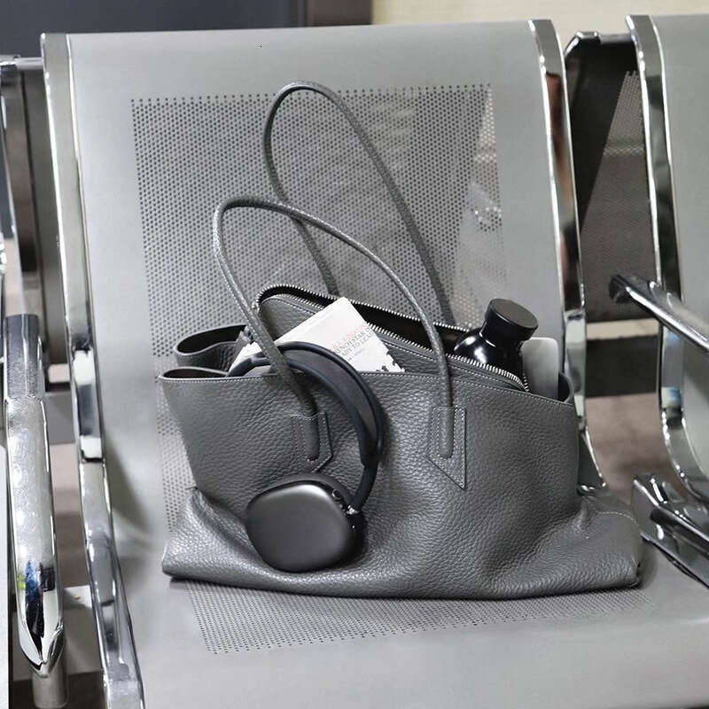 Luxury Shoulder Bags Totes Hobo Ins Internet Celebrity Spring Summer New Street Blogger Fashion Hong Kong Style Retro High End Handbag Tote Bag For Wo