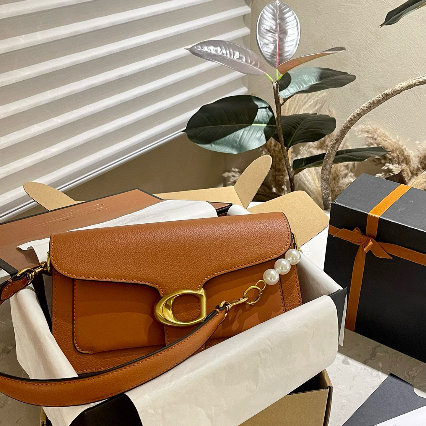 Designer bag Luxury Shoulder bag Brown Handbag Leather Zipper Hasp Gold buckle Wine God Chain Tote Bag Lady Purse Black White Color Purse Plain Y24