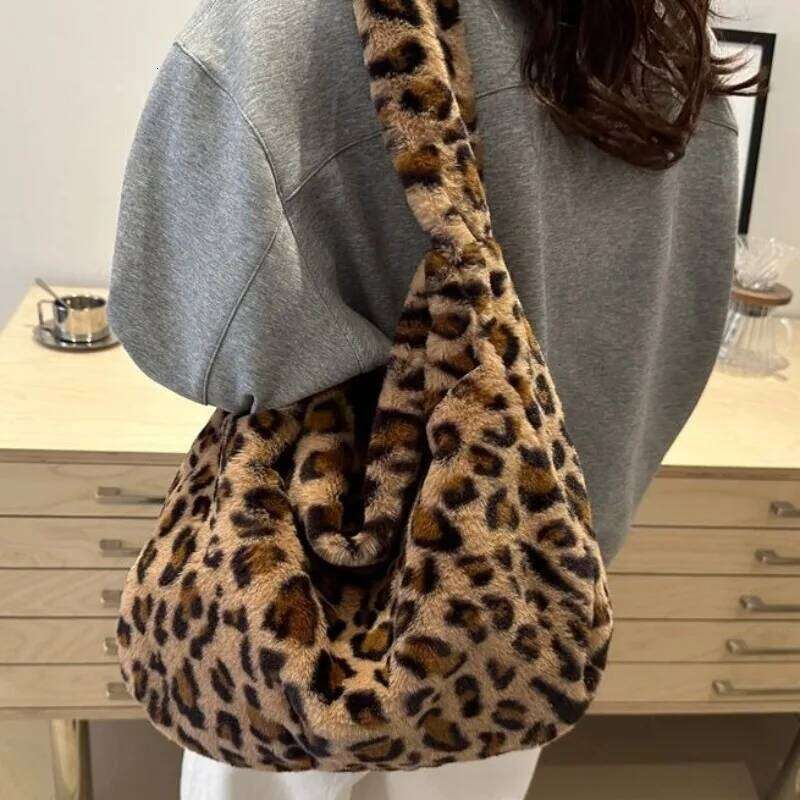 Women's Plush Leopard Love Heart Pattern Underarm Shoulder Bag Autumn Winter Ladies Large Capacity Shopper Tote Handbags Z260124