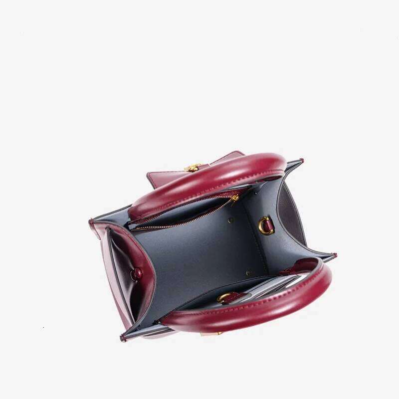 2025 New High Quality Trendy Shoulder Women Unique Belt Buckle Deco Handbag Square Versatile Commuting Bag Z260124