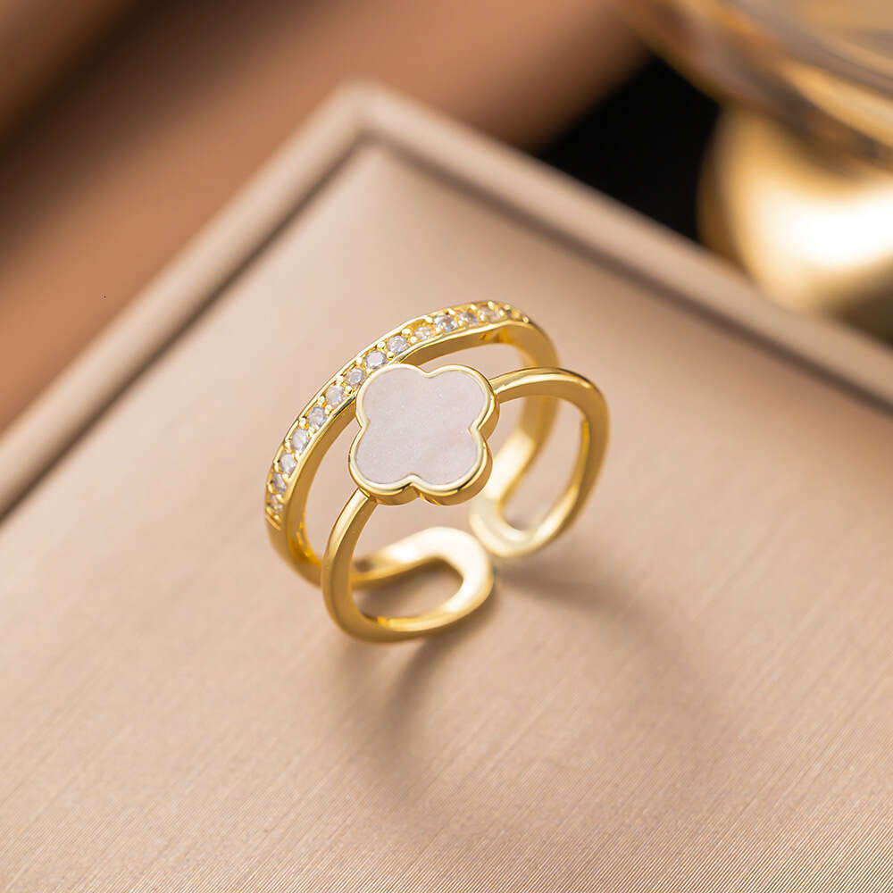 Zircon four-leaf clover ring Jade four-leaf clover finger ring with an extremely romantic style