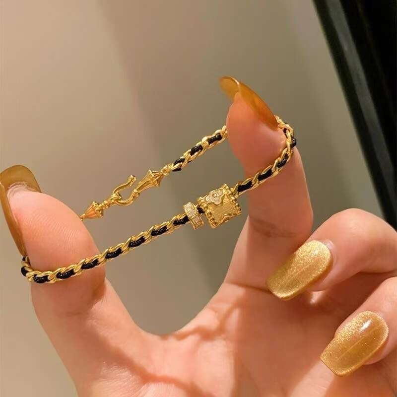 Retro Black Leather Woven Small Waist Fashionable Exquisite High-End Versatile Flower Bracelet