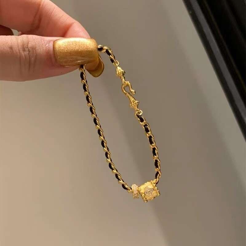 Retro Black Leather Woven Small Waist Fashionable Exquisite High-End Versatile Flower Bracelet