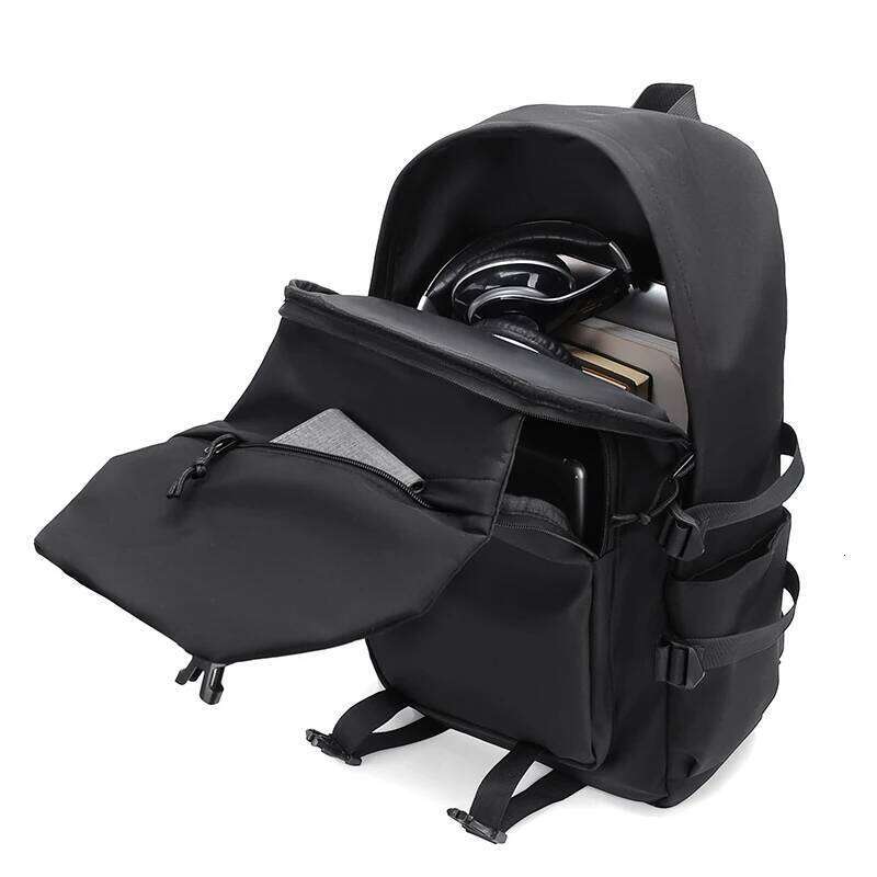 Simple solid color travel backpack, plenty of storage space, very suitable for commuting, school, work and going out. Z260124