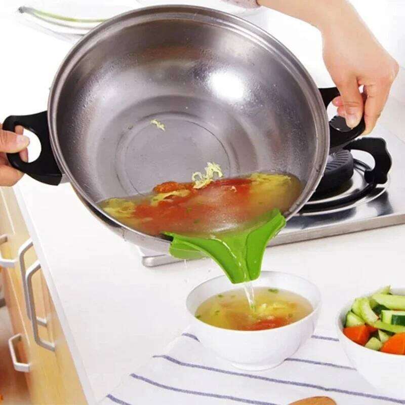 1PC Anti-Spill Silicone Pouring Funnel Slip-On Soup Spout Kitchen Gadget for Pots Pans Bowls And Jars
