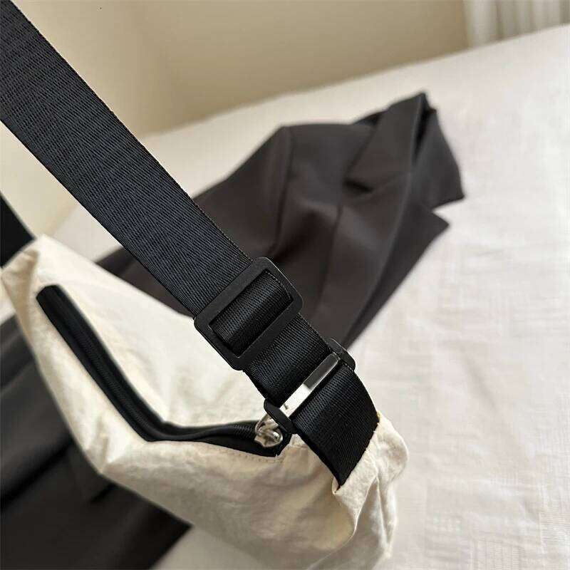 New Stylish Single-Shoulder - Solid Color Large Capacity Casual Fashionable Cross-Body Style Dumpling-Shaped Bag Z260124