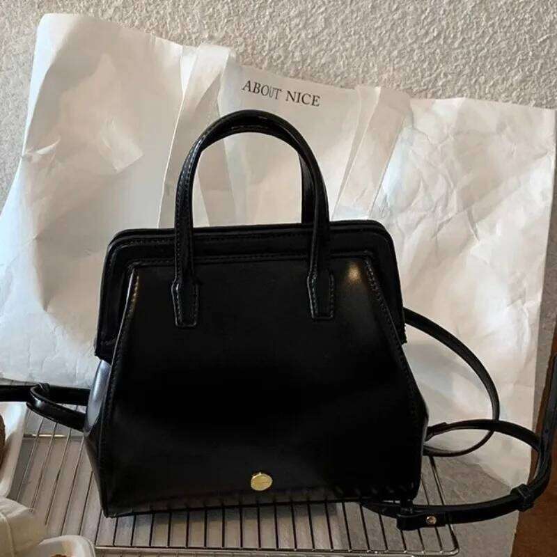 Autumn and winter women's bags clip niche retro black backpacks trendy handbags Z260124