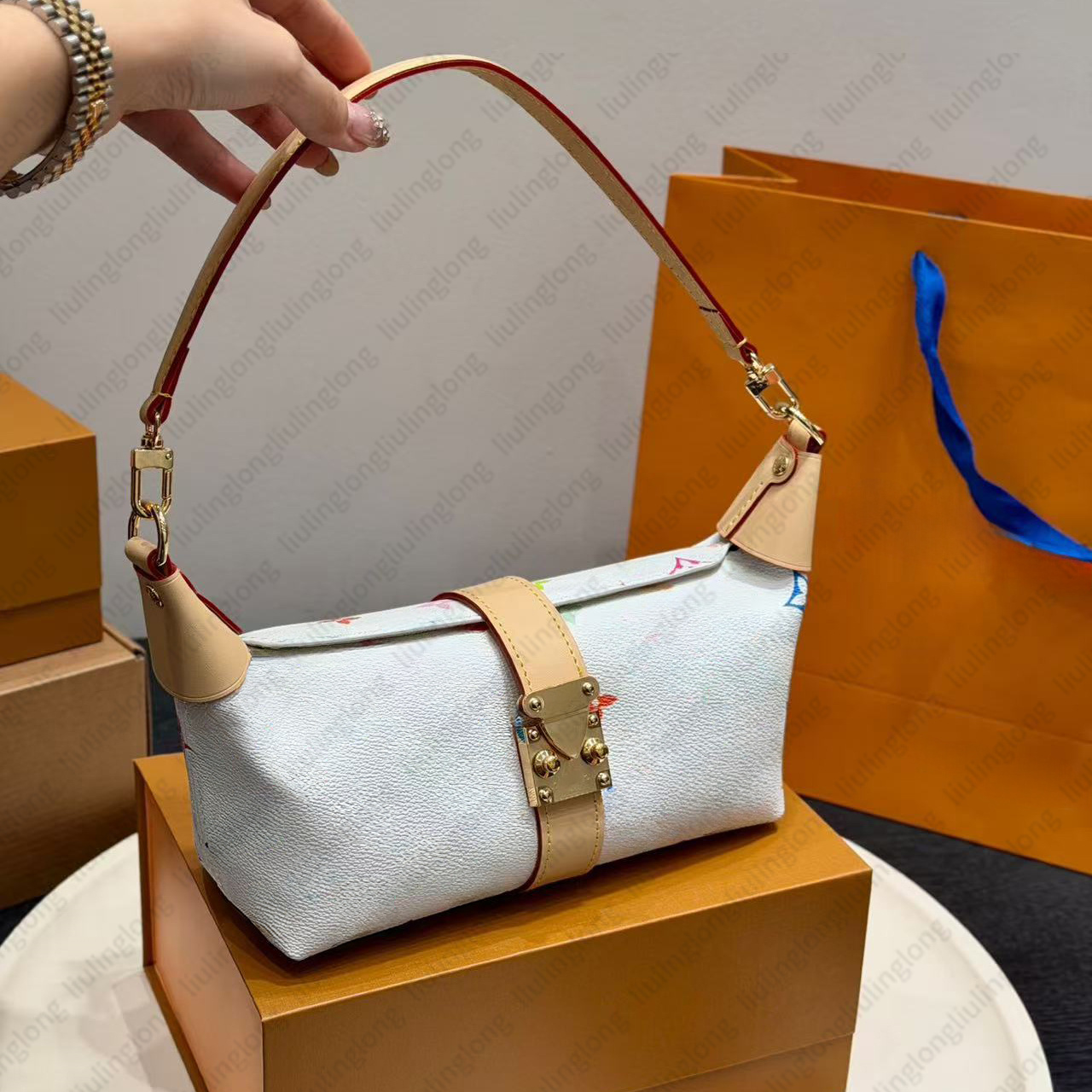 Pochette Mia underarm bag designer bucket bag women luxury shoulder bag Casual Handheld Chain Half Moon Bag Smooth Leather Classic New Handbag with chain hobo bag