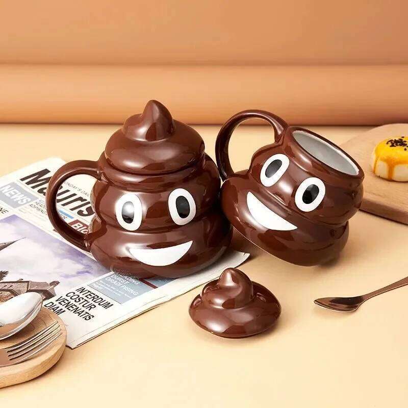Perfect Gift Enthusiasts Creativity Ceramic Coffee Humorous Poop Shaped Mug with Lid Funny Novelty Cup