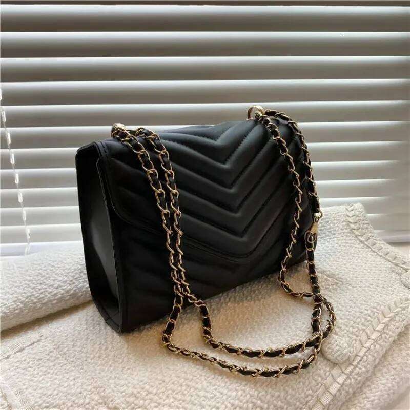 Chic Pu Leather Crossbody Bag, Gold-Tone Hardware, Versatile Chain Strap Classic Luxury Tote Shoulder Bags for Women Daily Wear