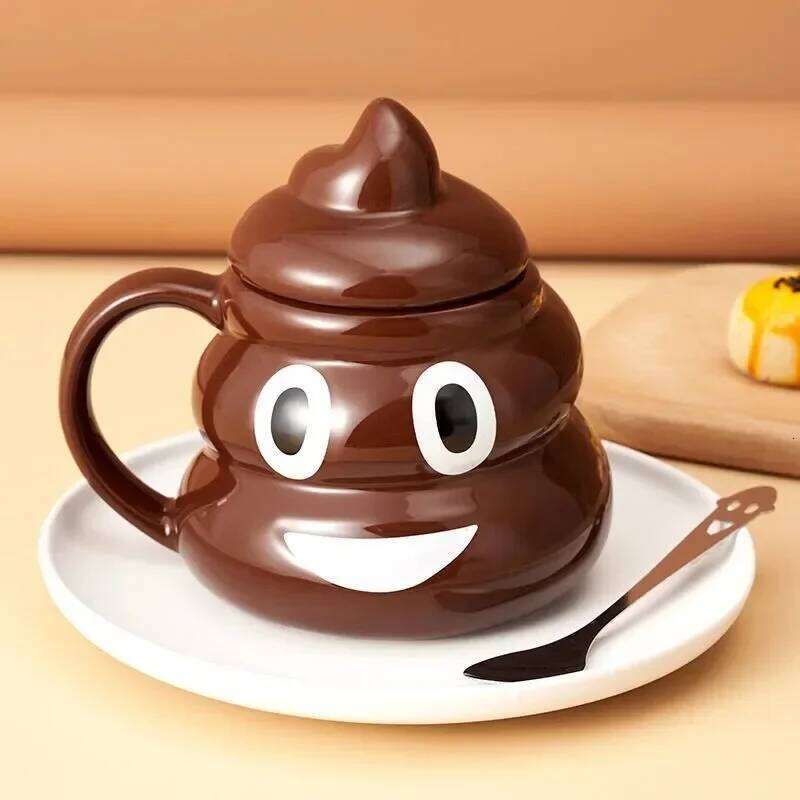 Perfect Gift Enthusiasts Creativity Ceramic Coffee Humorous Poop Shaped Mug with Lid Funny Novelty Cup