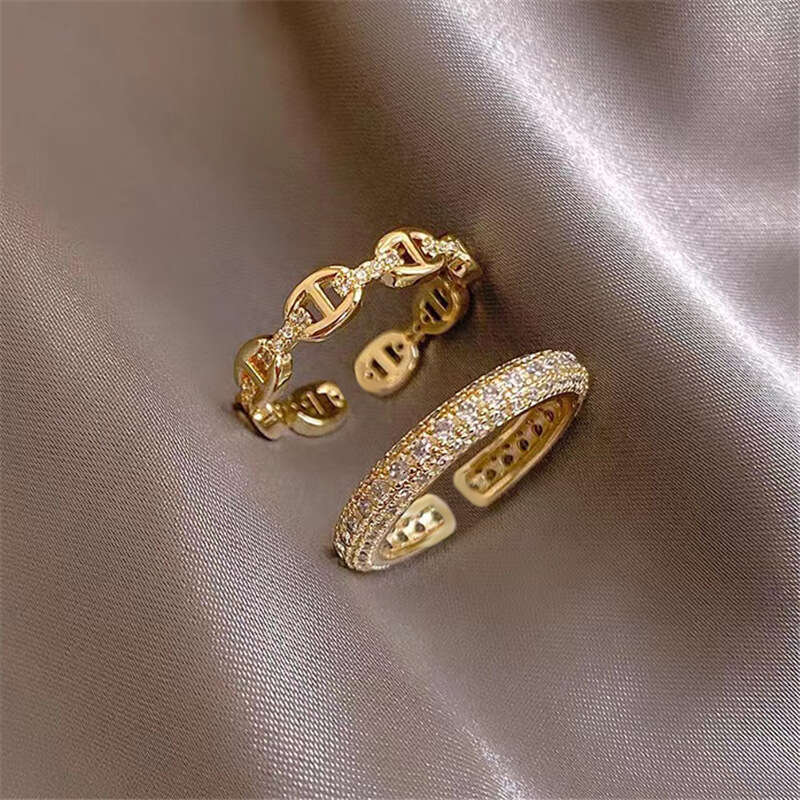 Luxury-inspired niche design multi-tiered rings Stackable high-end sparkling diamond-set fashion jewelry Elegant index finger ring styles