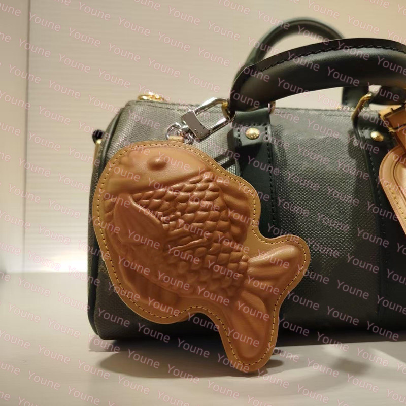 Storage bag Luxury fish-shaped Taiyaki Key Holder and Bag Charm Designer Men Womens Key Chain Wallet Coin Pouch pods Bag Quality Key Pouch Earphones Pouch Lanyard Bag