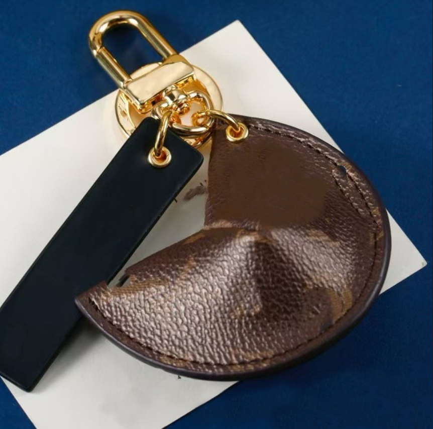 Designer Croissant Pizza Chocolate Key Holder Bag Charms Creativity Coin Purse Keychains Pendant Hamburgers Donut Alien Hot air balloon Designer Metal Key Chain