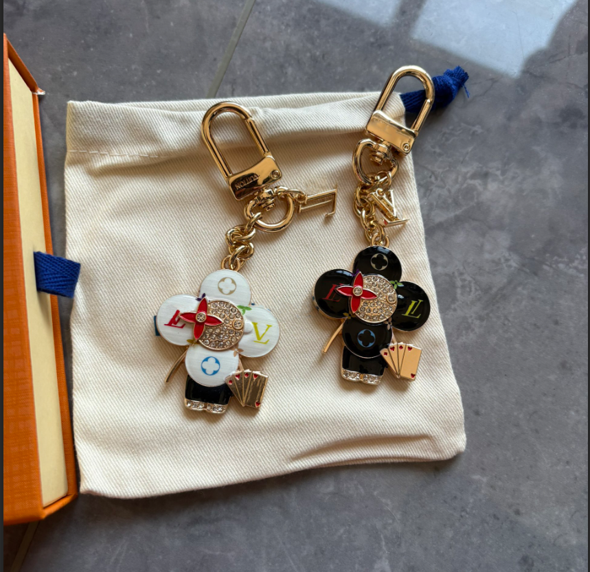 Luxury key fashion Key Chain Designer Flower Keychain Handmade Copper Heart Pattern Car Keychains Bag Charm Hanging Decoration Pendant no box