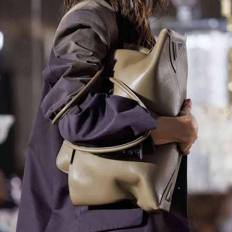 Luxury Shoulder Bags Totes Hobo Ins Internet Celebrity Spring Summer New Street Blogger Fashion Hong Kong Style Retro High End Handbag Tote Bag For Wo