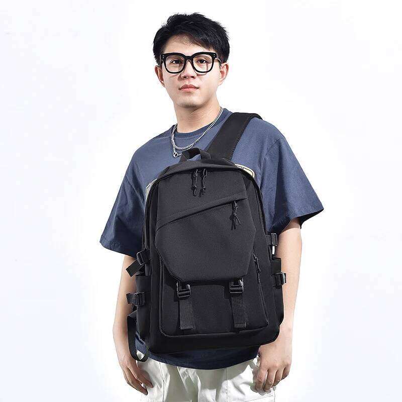 Simple solid color travel backpack, plenty of storage space, very suitable for commuting, school, work and going out. Z260124