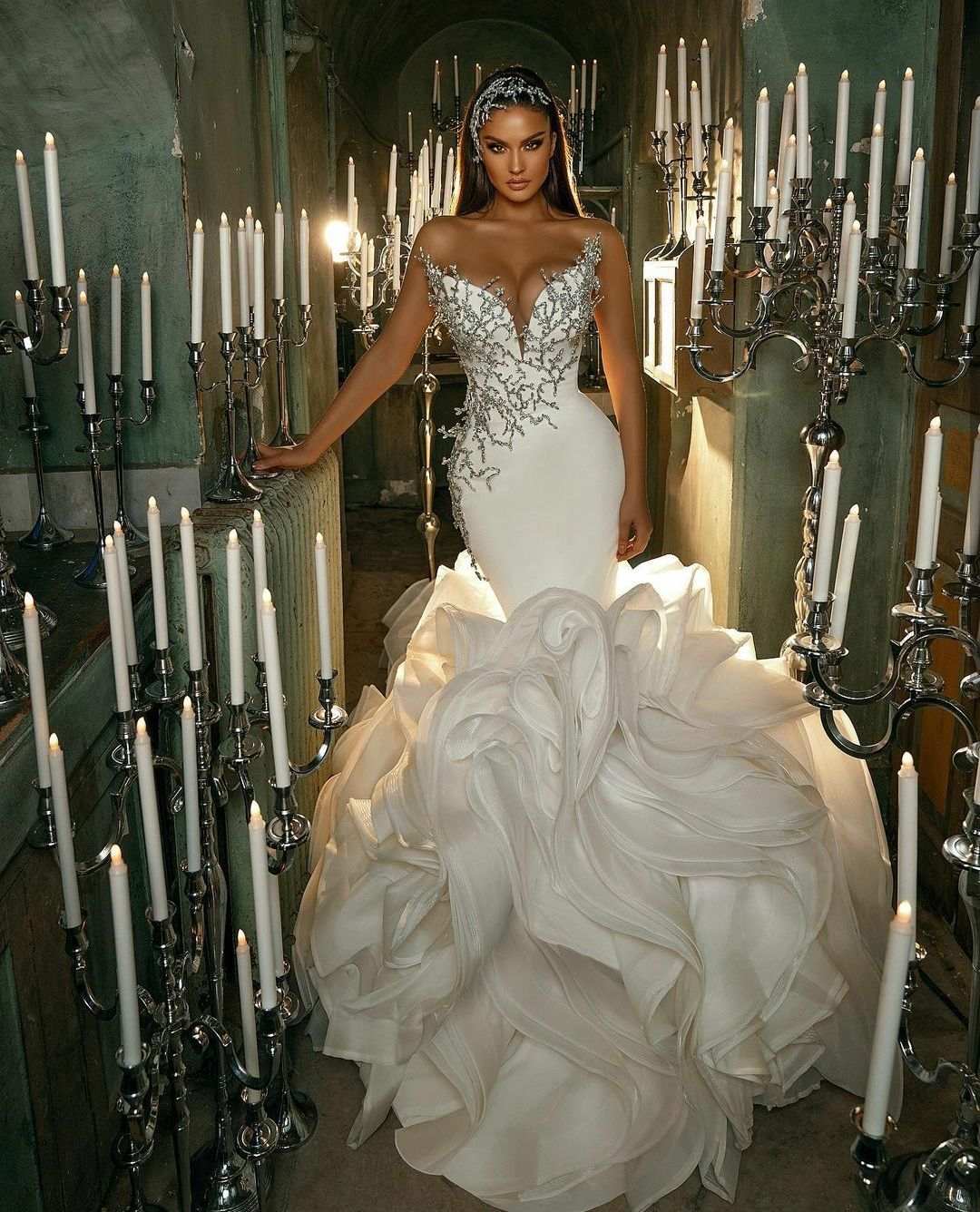 Gorgeous Mermaid Wedding Dresses Crystal Strapless Sleeveless Bride Dress Sexy Ruffles Ruched Sweep Train Bridal Dress Customized