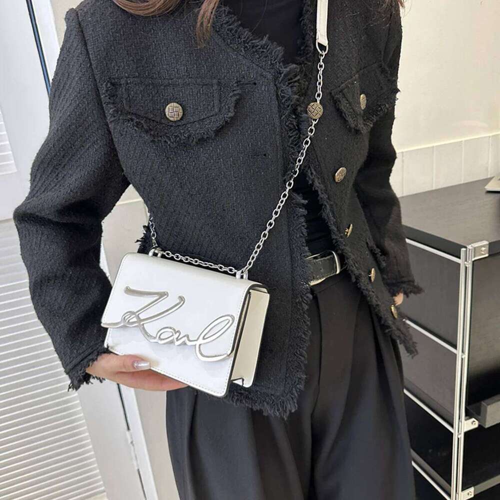 Fashionable Crossbody Solid Color Shoulder Bag Metal Letter Logo ChainLink Strap Featuring Magnetic Button for Daily Use Z260124