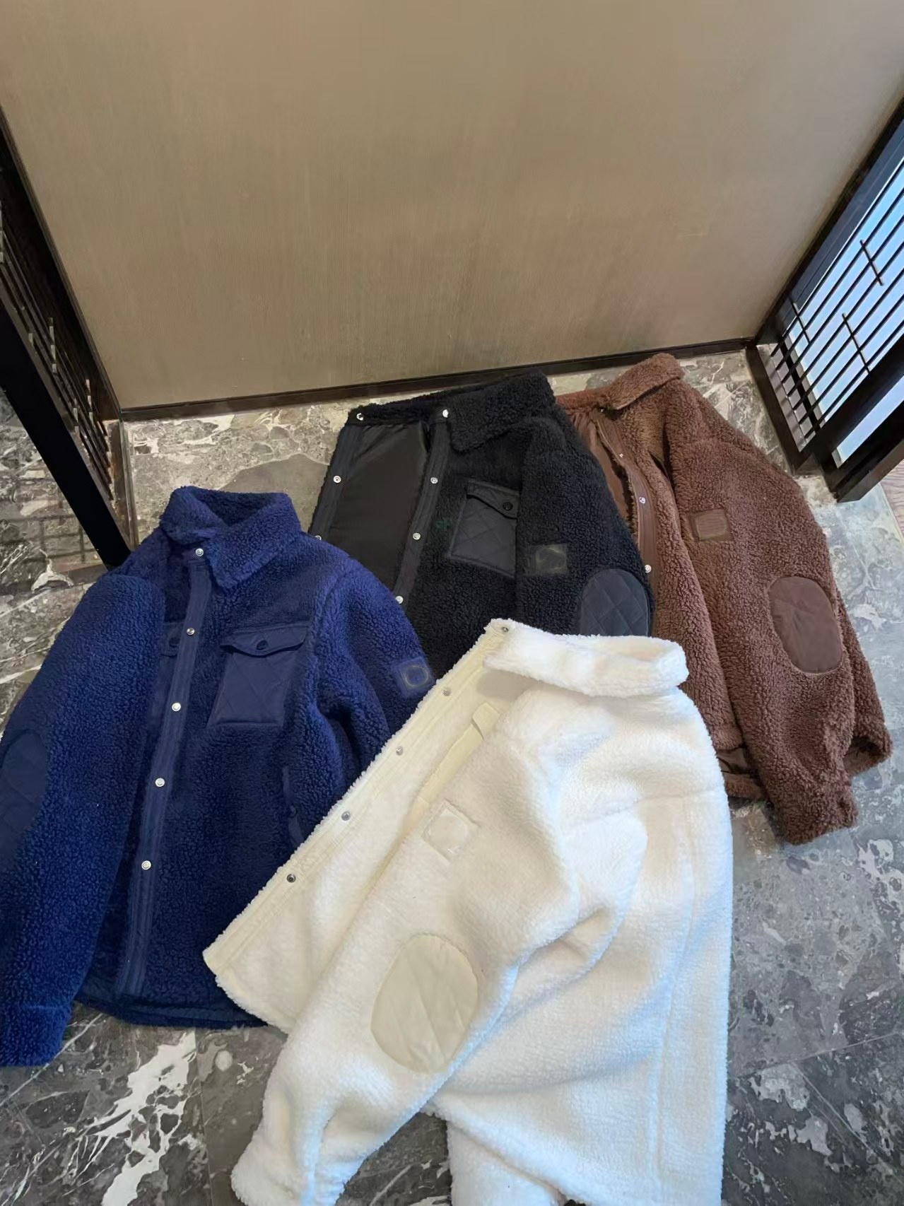 Womens Jackets Designer Letter Printed Lambswool Stand Collar Fashion Casual Thick Warm Short Zipper Jacket Outerwear for AutumnWinter AL