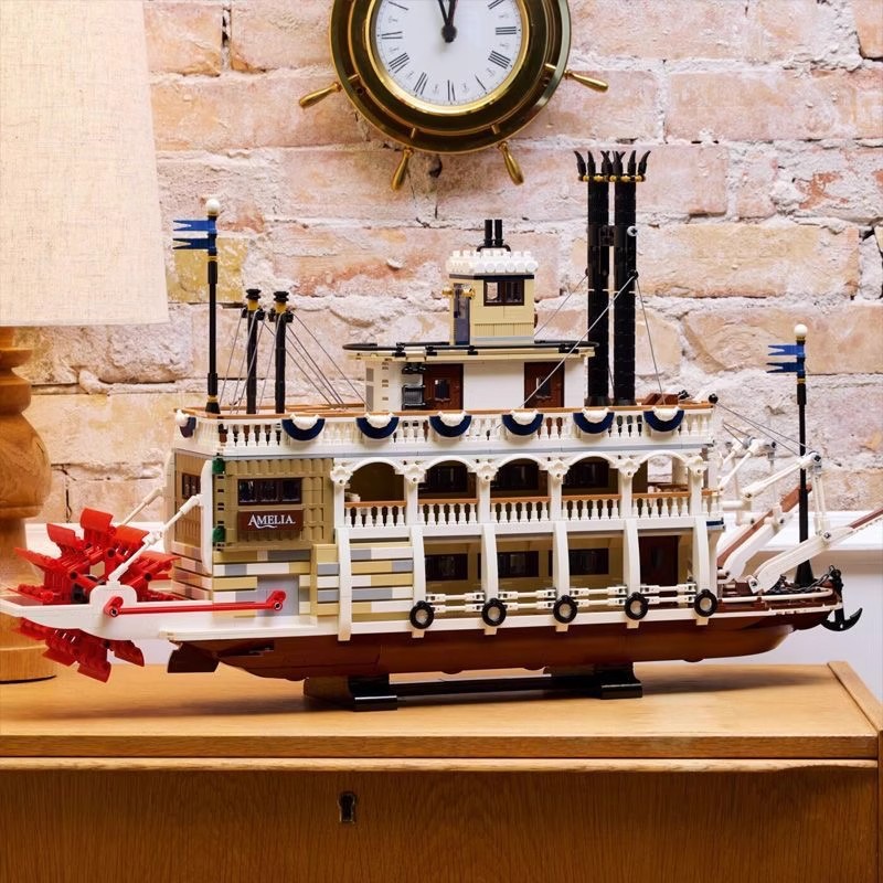 Cross-border new model of the IDEAS series 21356 Canal Steamboat building blocks