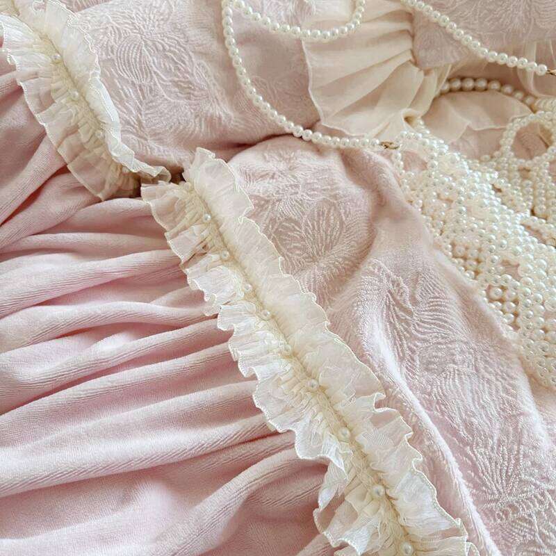Pink Princess Style Pleated Lace Ruffles Carved Velvet Warm Soft Bedding Set Duvet Cover Flat/Fitted Bed Sheet Pillowcases 4Pcs Y260124